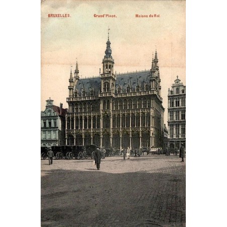 CPA Bruxelles montrant la Maison du Roi sur la Grand-Place avec passants et attelages