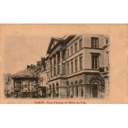 CPA Namur place d’Armes ancien Hôtel de Ville et kiosque