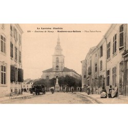 CPA Rosières-aux-Salines montrant la place Saint-Pierre, l’église et un attelage