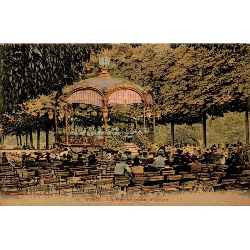 CPA colorisée Nancy Pépinière concert au kiosque devant les promeneurs
