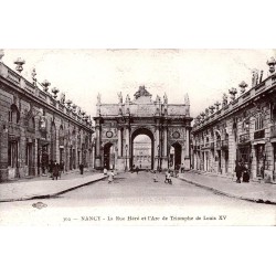 CPA Nancy rue Héré et arc de triomphe de Louis XV vers la place Stanislas