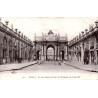 CPA Nancy rue Héré et arc de triomphe de Louis XV vers la place Stanislas