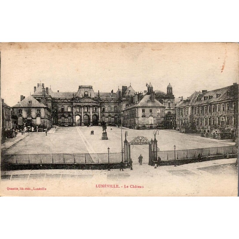 CPA Lunéville château et cour d’honneur en Meurthe-et-Moselle