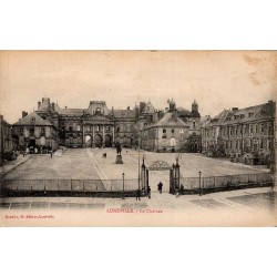 CPA Lunéville château et place d’honneur, vue ancienne avec grille d’entrée