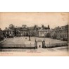 CPA Lunéville château et place d’honneur, vue ancienne avec grille d’entrée