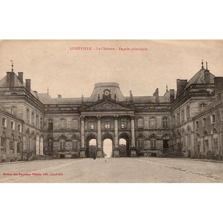 CPA Lunéville façade principale du château vue depuis la cour d’honneur