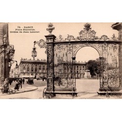 CPA Nancy Place Stanislas avec grilles monumentales de Jean Lamour, carte postale ancienne vierge