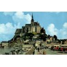 Carte postale ancienne du Mont-Saint-Michel vue générale depuis la digue avec touristes
