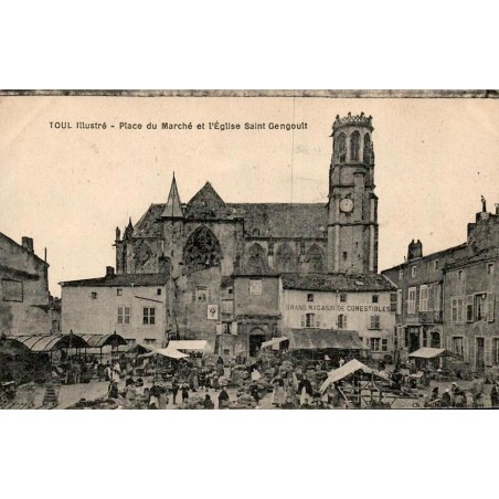 CPA Toul place du Marché animée devant l’église Saint-Gengoult en 1914
