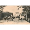 CPA Toul Porte Jeanne d’Arc, rue ancienne avec commerces et habitants en Meurthe-et-Moselle