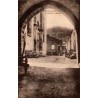 CPA Blénod-lès-Toul cour du château vue sous un passage voûté
