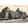 CPA Paris Champs-Élysées montrant le Petit Palais et une voiture hippomobile