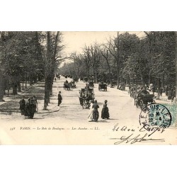 CPA Paris bois de Boulogne les Acacias avec attelages et promeneurs en 1904
