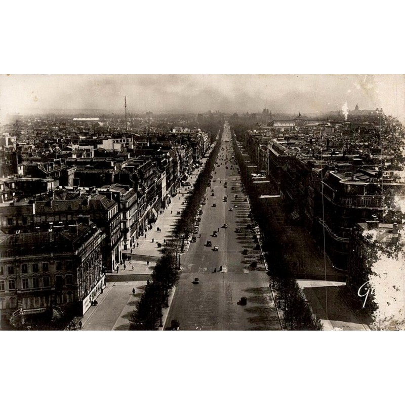 CPSM Paris avenue des Champs-Élysées vue depuis l’Arc de Triomphe
