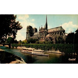 CPSM Paris Notre-Dame de Paris avec bateau-mouche sur la Seine en 1958