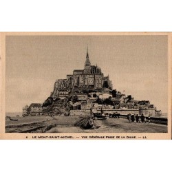 Carte postale ancienne du Mont-Saint-Michel vue générale prise de la digue