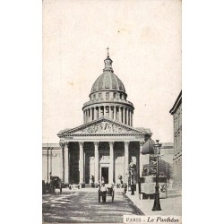 CPA Paris Panthéon vu depuis rue Soufflot avec attelage vers 1905