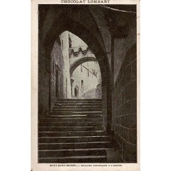 Carte postale ancienne Mont-Saint-Michel montrant l’escalier conduisant à l’abbaye