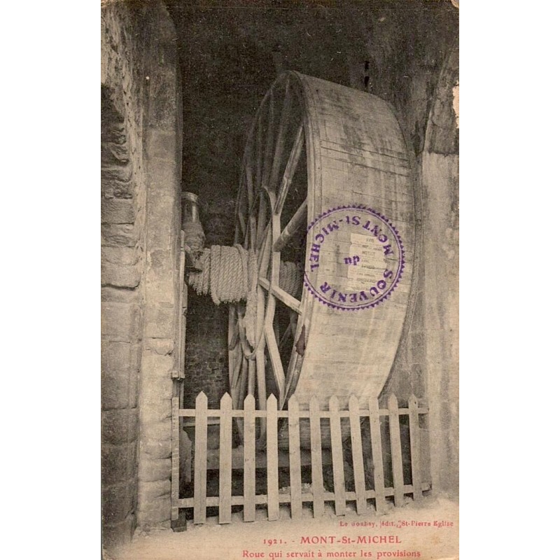 Carte postale ancienne du Mont-Saint-Michel montrant la roue servant à monter les provisions