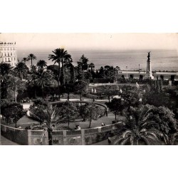 CPSM Nice jardins Albert-Ier vue sur la Promenade des Anglais