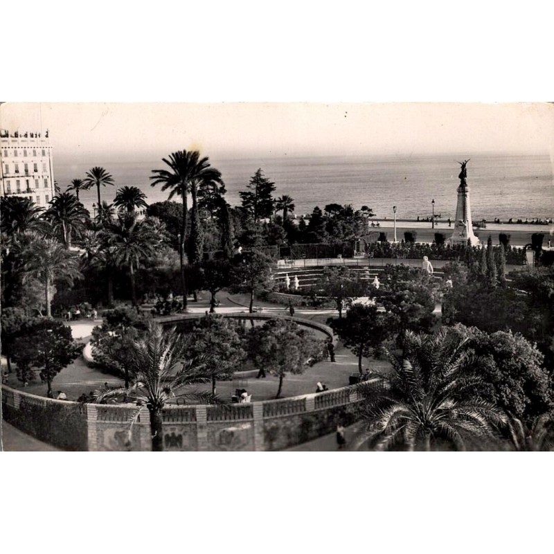 CPSM Nice jardins Albert-Ier vue sur la Promenade des Anglais