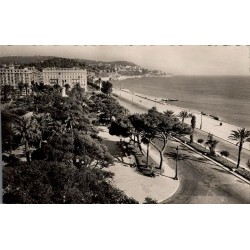 CPM Nice vue sur les Jardins Albert Ier, Promenade des Anglais et baie des Anges