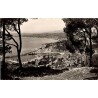 CPM Nice vue générale sur le port, la colline du Château et la baie des Anges