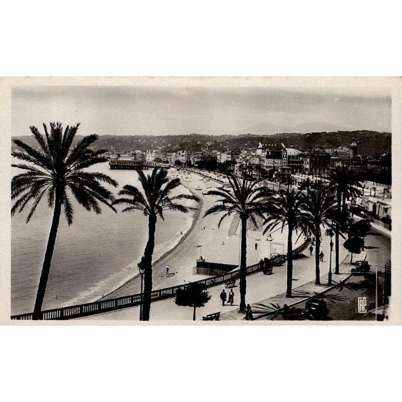 CPSM Nice quai des États-Unis avec palmiers, plage et front de mer des Alpes-Maritimes