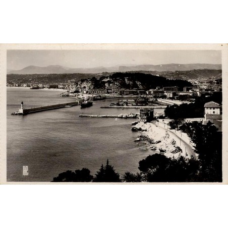 CPSM Nice vue générale sur le port Lympia, phare, colline du Château et mont Boron
