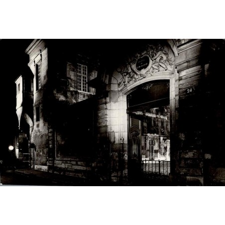 CPSM portail monumental en pierre photographié de nuit, vue architecturale française