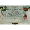 CPM Atlanta mémorial de Martin Luther King Jr., tombe fleurie et drapeau américain, 1974