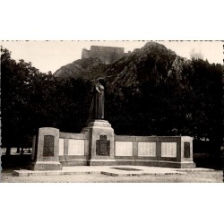 CHERBOURG - Au Jardin Public, Monument aux Morts