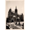 CPSM Metz cathédrale Saint-Étienne animée avec tramway et passants, Moselle