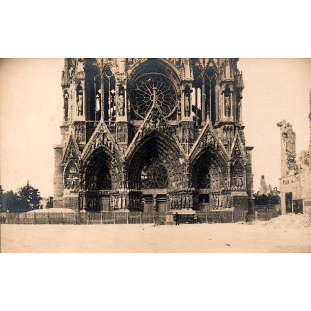 CPA Reims cathedrale Notre-Dame bombardee facade occidentale ruines guerre 14-18