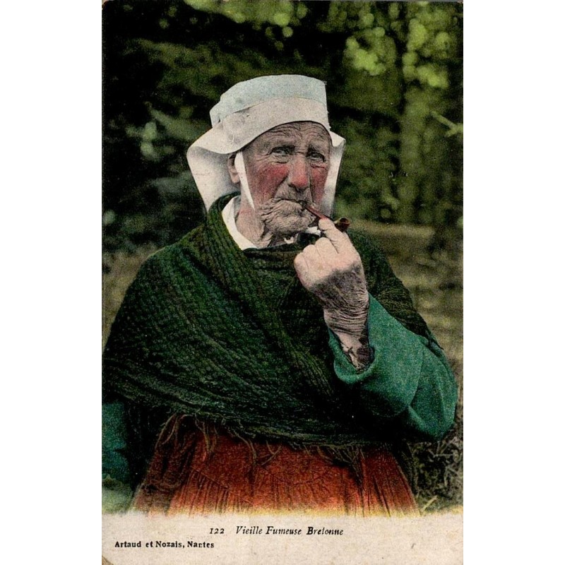 CPA Bretagne vieille fumeuse bretonne coiffe et pipe edition Artaud et Nozais Nantes