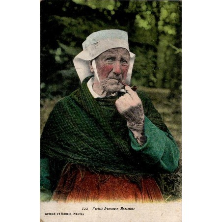 CPA Bretagne vieille fumeuse bretonne coiffe et pipe edition Artaud et Nozais Nantes