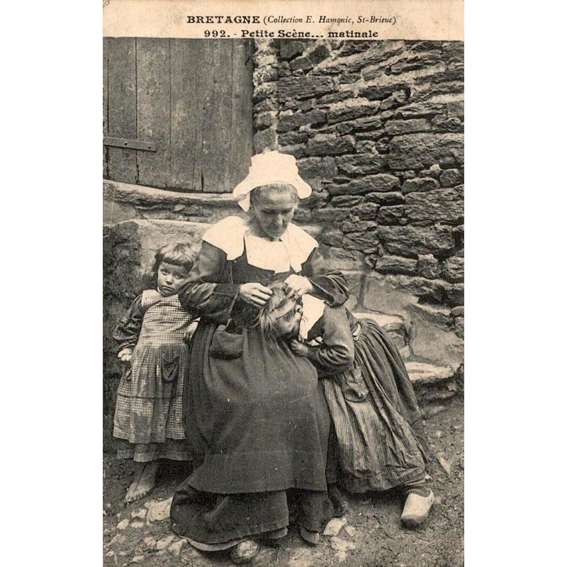 CPA Bretagne Petite Scene matinale mere et enfants coiffe bretonne Hamonic Saint-Brieuc 1907