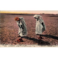 CPA Afrique du Nord priere musulmane babouches rouges serie LL Scenes et Types 6463 FM 1921