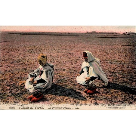 CPA Afrique du Nord priere musulmane position assise babouches rouges serie LL Scenes et Types 6464 FM 1921