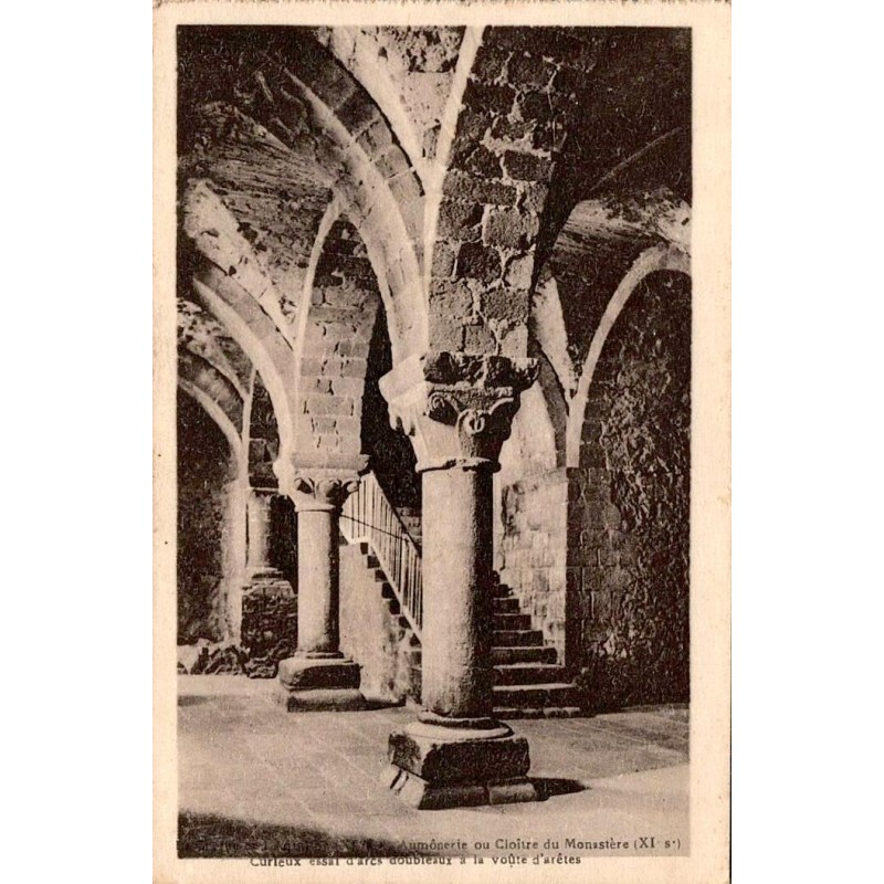 CPA Mont-Saint-Michel, crypte de l’Aquilon avec colonnes et voûtes d’arêtes du monastère