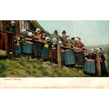 CPA en couleurs représentant des enfants portant le costume traditionnel de l'île néerlandaise de Marken
