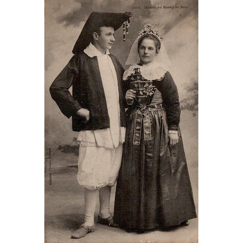 CPA représentant un couple de mariés en costume traditionnel du Bourg-de-Batz en Bretagne vers 1907