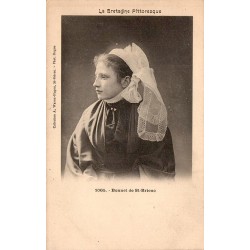 CPA représentant une jeune femme portant le bonnet traditionnel de Saint-Brieuc en Bretagne au début du XXᵉ siècle.
