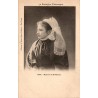 CPA représentant une jeune femme portant le bonnet traditionnel de Saint-Brieuc en Bretagne au début du XXᵉ siècle.