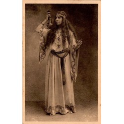 CPA La Passion à Nancy représentant Marie-Magdeleine en costume de scène au début du XXe siècle