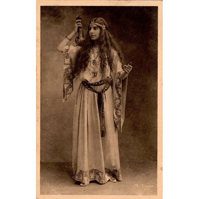 CPA La Passion à Nancy représentant Marie-Magdeleine en costume de scène au début du XXe siècle