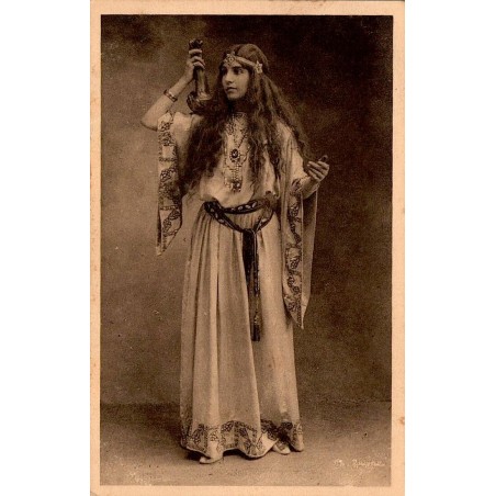 CPA La Passion à Nancy représentant Marie-Magdeleine en costume de scène au début du XXe siècle