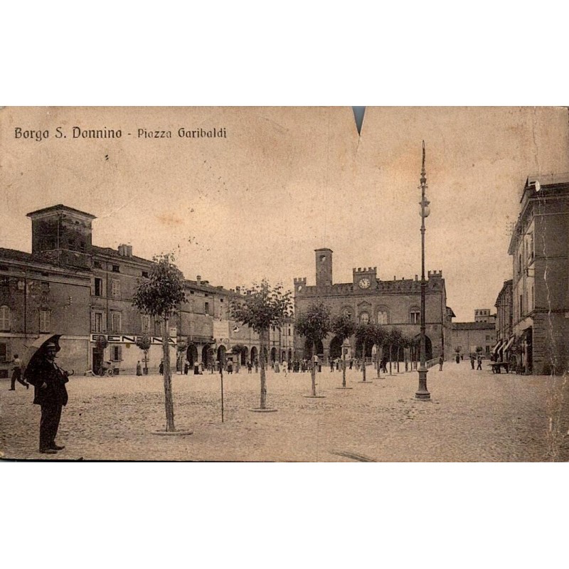 CPA Borgo San Donnino, Piazza Garibaldi à Fidenza en Italie, vue animée circulée en 1913