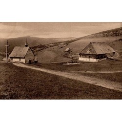 CPA Triberg Hohnen en Forêt-Noire avec chapelle, croix et ferme traditionnelle allemande