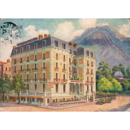CPSM Aix-les-Bains International Palace Hotel vue colorisée avec montagne et automobiles